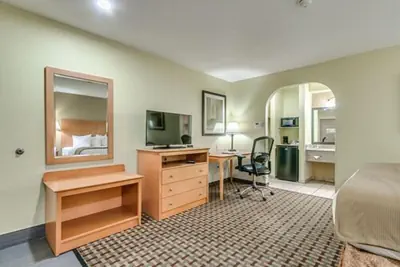 Photo 5 - Days Inn by Wyndham Lubbock South