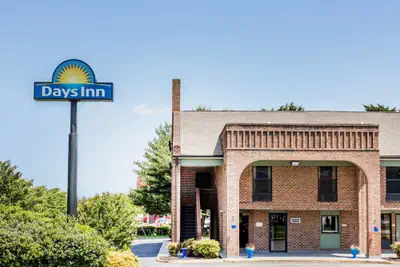 Photo 2 - Days Inn by Wyndham Tappahannock