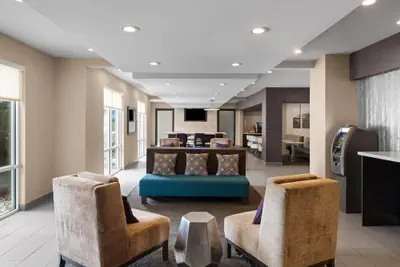 Photo 4 - La Quinta Inn & Suites by Wyndham Fayetteville