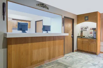 Photo 3 - Super 8 by Wyndham Youngstown/Austintown