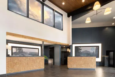 Photo 3 - Riverhouse Lodge