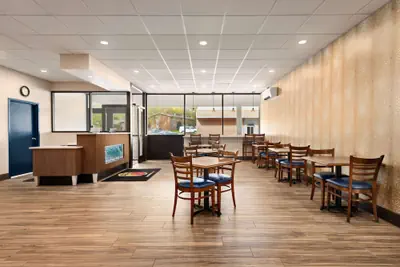 Photo 3 - Super 8 by Wyndham Liverpool/Syracuse North Airport