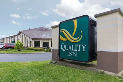 Photo 2 - Quality Inn Sycamore - DeKalb