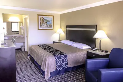 Photo 5 - Inn of America - Palm Beach Gardens