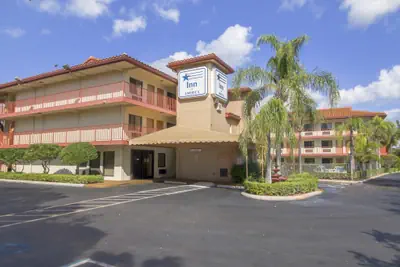 Photo 2 - Inn of America - Palm Beach Gardens