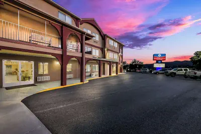 Photo 2 - SureStay Plus Hotel by Best Western Silver City