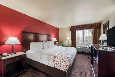 Photo 4 - SureStay Plus Hotel by Best Western Silver City