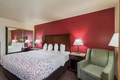 Photo 5 - SureStay Plus Hotel by Best Western Silver City