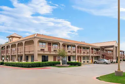 Photo 2 - Super 8 by Wyndham Grand Prairie Southwest