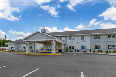 Photo 2 - Sleep Inn & Suites Wisconsin Dells - Lake Delton