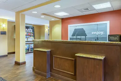 Photo 2 - Hampton Inn Biloxi-Ocean Springs