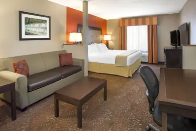 Photo 5 - Muncie Place Hotel & Suites