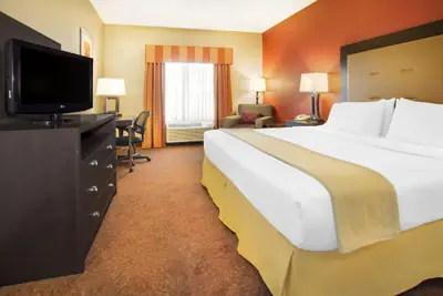 Photo 3 - Muncie Place Hotel & Suites