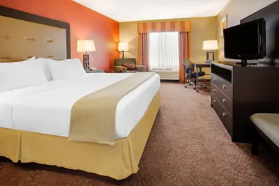 Photo 2 - Muncie Place Hotel & Suites