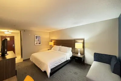 Photo 4 - Holiday Inn Express Hotel & Suites St. Paul-Woodbury by IHG