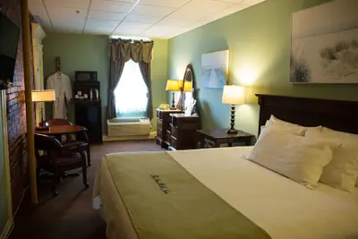 Photo 4 - Inn at St John Portland In-Town