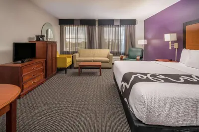 Photo 5 - La Quinta Inn & Suites by Wyndham Naples East (I-75)