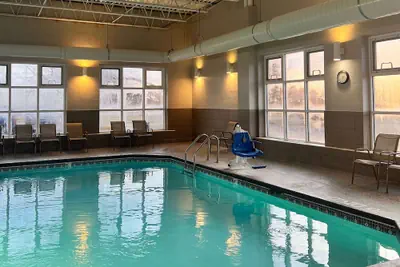 Photo 2 - La Quinta Inn & Suites by Wyndham Detroit Utica