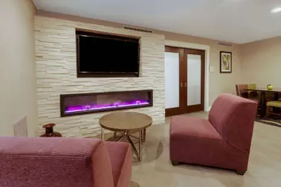 Photo 5 - La Quinta Inn & Suites by Wyndham Detroit Utica