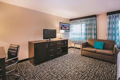 Photo 5 - La Quinta Inn & Suites by Wyndham Cincinnati NE - Mason