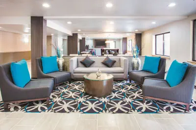 Photo 4 - La Quinta Inn & Suites by Wyndham Cincinnati NE - Mason