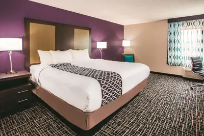 Photo 2 - La Quinta Inn & Suites by Wyndham Cincinnati NE - Mason