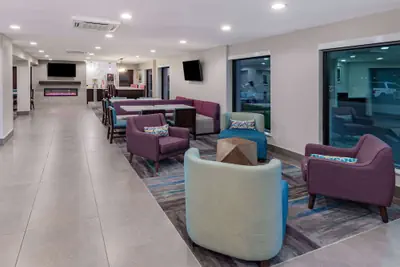 Photo 3 - La Quinta Inn & Suites by Wyndham Houston Southwest