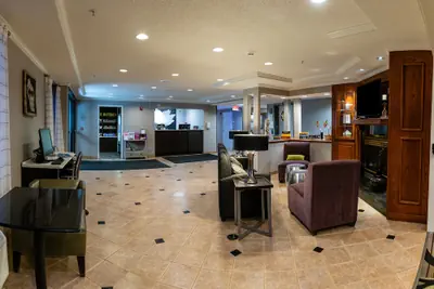Photo 4 - La Quinta Inn & Suites by Wyndham Milwaukee Delafield