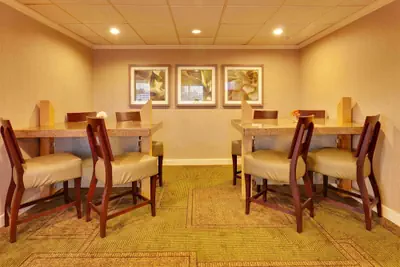 Photo 3 - La Quinta Inn & Suites by Wyndham Plattsburgh