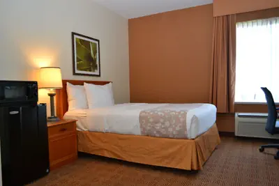 Photo 4 - La Quinta Inn & Suites by Wyndham Lakeland East