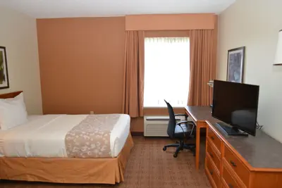 Photo 5 - La Quinta Inn & Suites by Wyndham Lakeland East