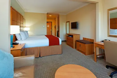 Photo 5 - Holiday Inn Express & Suites Santa Clara-Silicon Valley by IHG