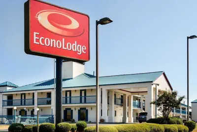 Photo 2 - Econo Lodge Canton I-55