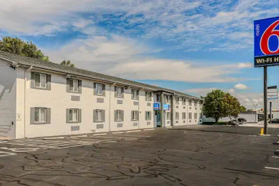 Photo 2 - Motel 6 Wichita, KS