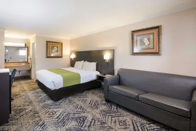 Photo 4 - SureStay Hotel by Best Western Rockdale