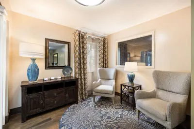 Photo 3 - Sonesta Simply Suites Hampton