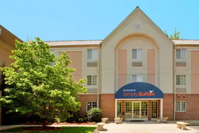 Photo 2 - Sonesta Simply Suites Hampton