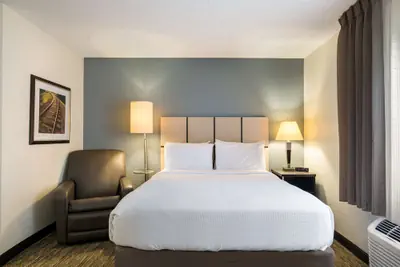 Photo 4 - Sonesta Simply Suites Hampton