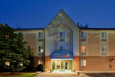Photo 2 - Sonesta Simply Suites Hampton