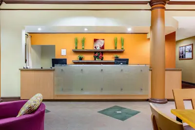 Photo 4 - La Quinta Inn & Suites by Wyndham Raleigh Crabtree