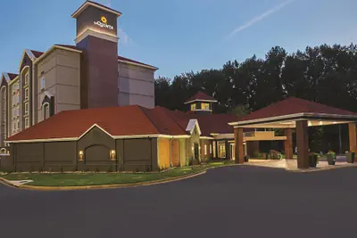 Photo 2 - La Quinta Inn & Suites by Wyndham Atlanta Alpharetta