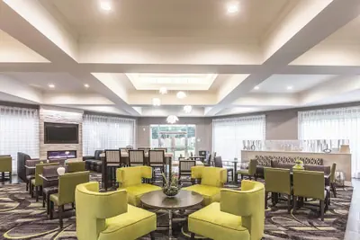 Photo 5 - La Quinta Inn & Suites by Wyndham Atlanta Alpharetta