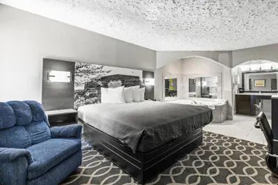 Photo 3 - Super 8 by Wyndham Noman West