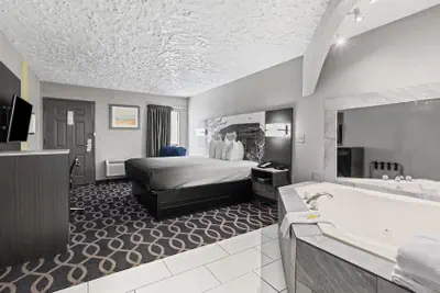 Photo 4 - Super 8 by Wyndham Noman West