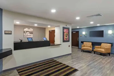 Photo 3 - Extended Stay America Select Suites - Milwaukee - Waukesha