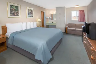 Photo 5 - Redwood Inn