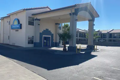 Photo 3 - Days Inn by Wyndham El Paso West