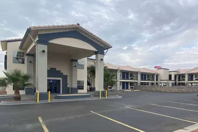 Photo 2 - Days Inn by Wyndham El Paso West
