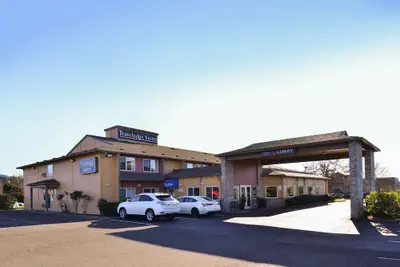 Photo 2 - Travelodge Suites by Wyndham Newberg