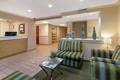 Photo 4 - La Quinta Inn & Suites by Wyndham Sawgrass